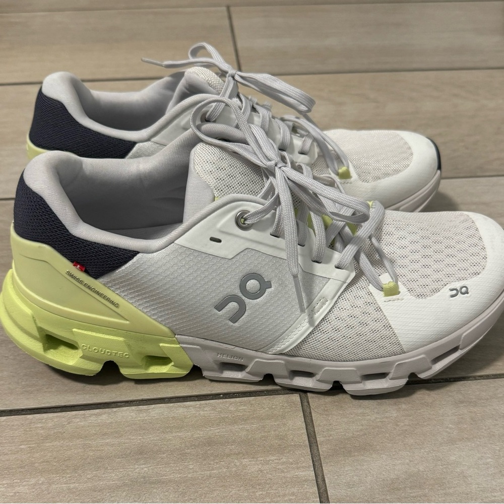 On Cloud Cloudflyer 4
White | Hay
Size: 8.5 (Men's)
